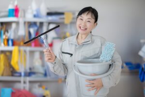 清掃作業の女性